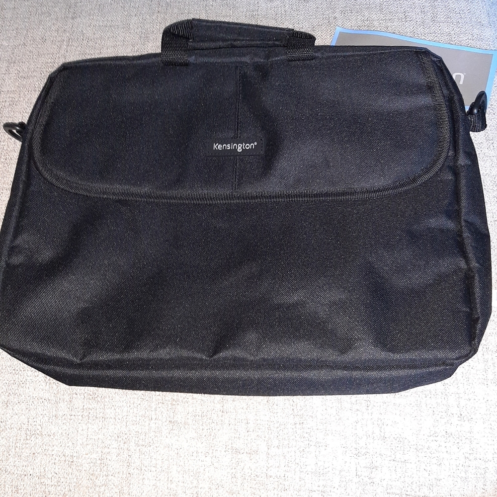 KENSINGTON LAPTOP,15.6" SLEEVE..PADDED/INTERIOR,INSIDE/OUTSIDE POCKETS BLACK.